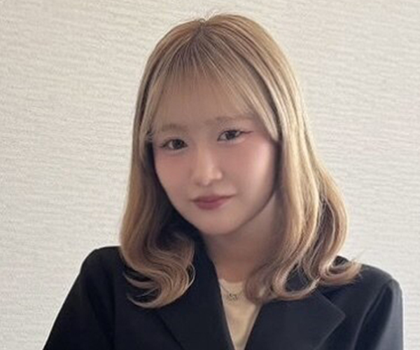 女性アシスタント