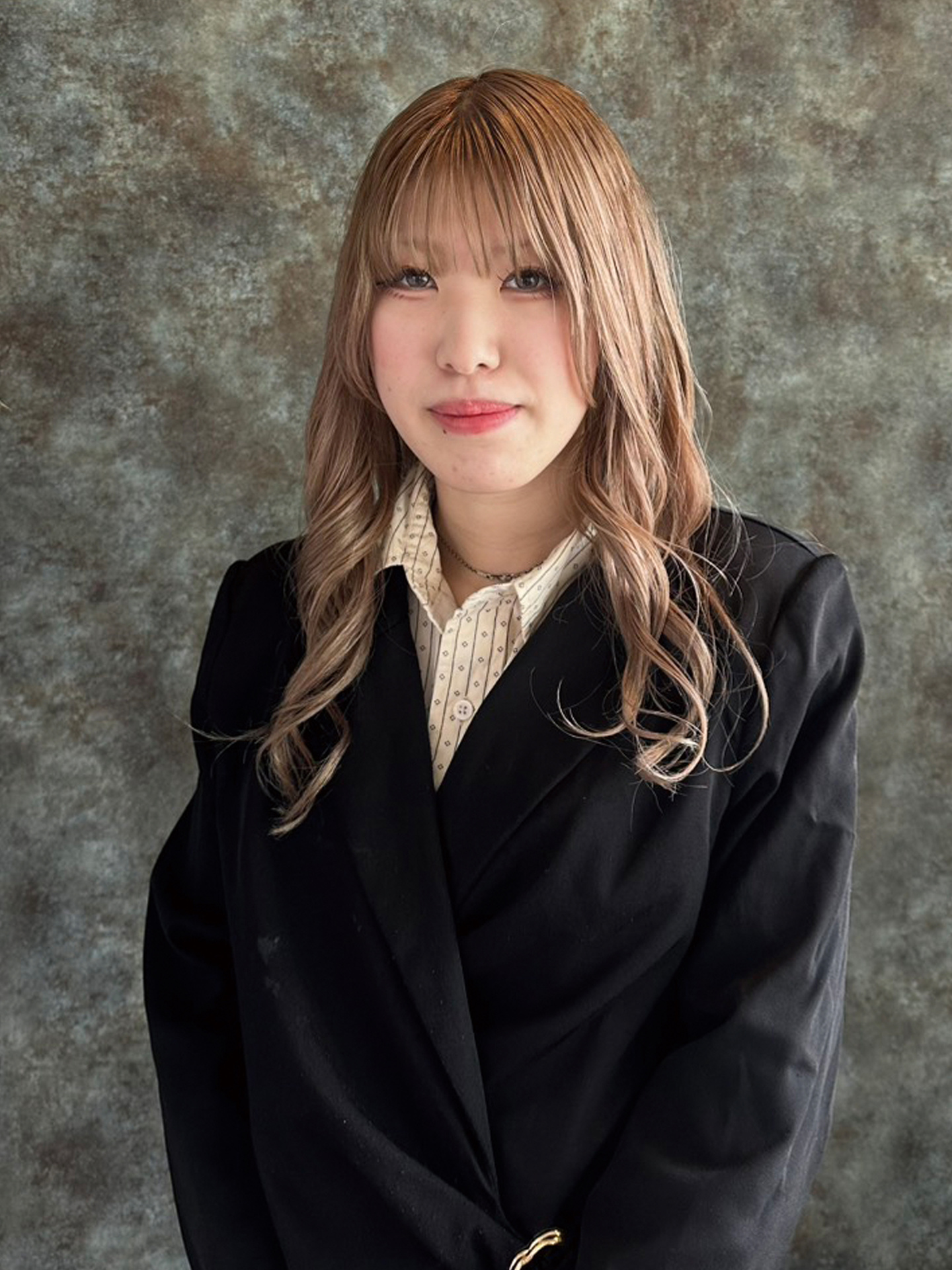 アシスタント女性