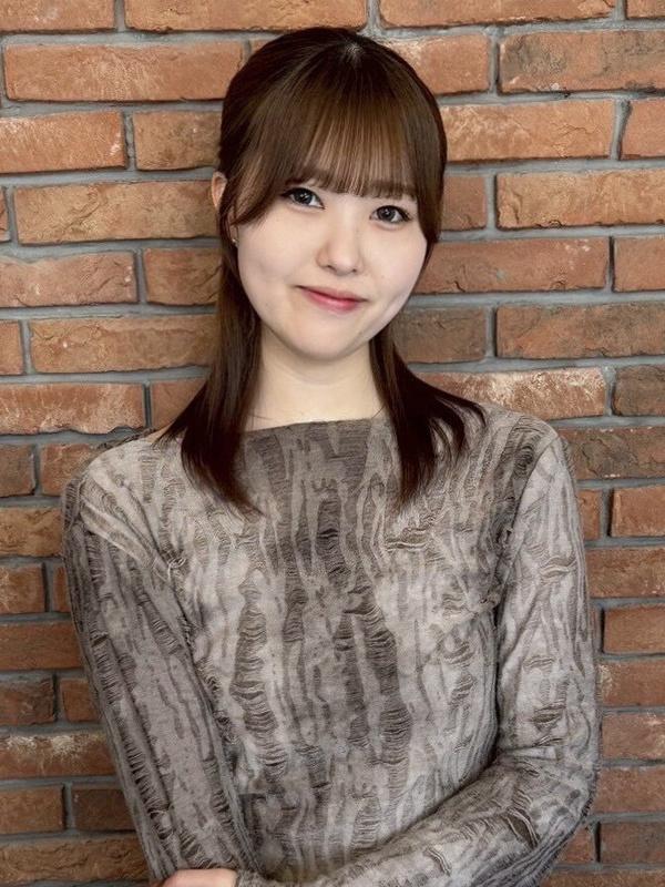 アシスタント女性