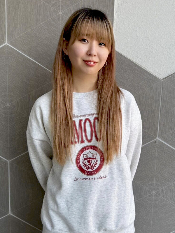 女性スタイリスト
