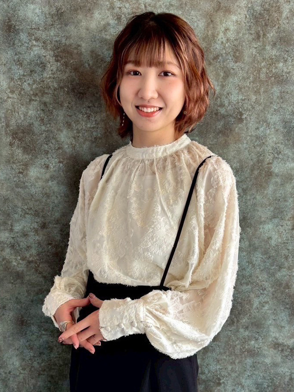 女性スタイリスト