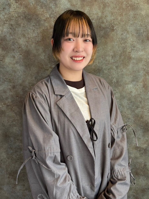 アシスタント女性