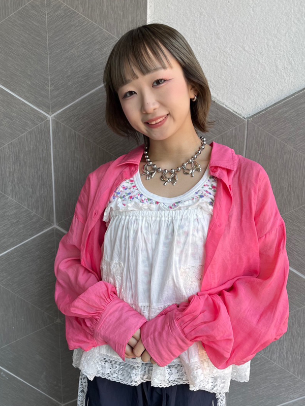 アシスタント女性