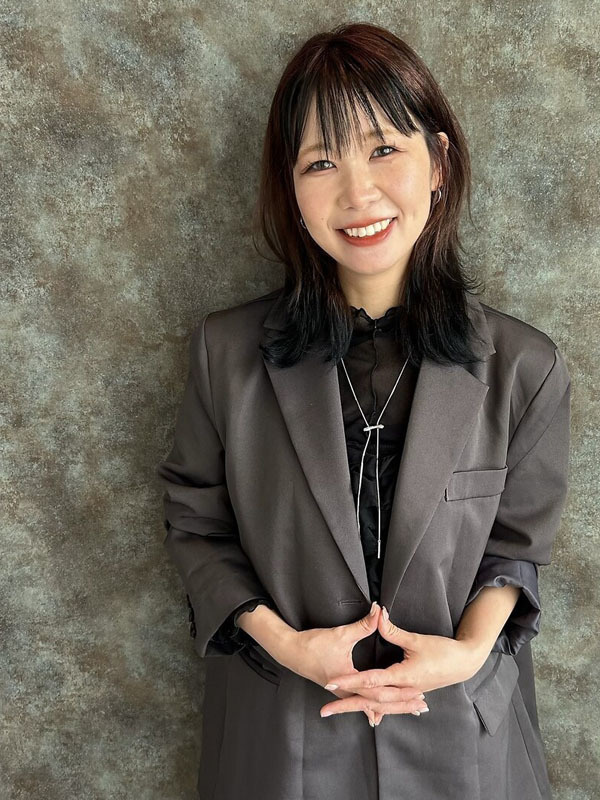 女性スタイリスト
