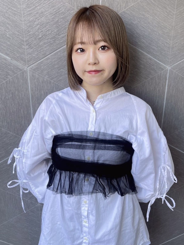女性スタイリスト