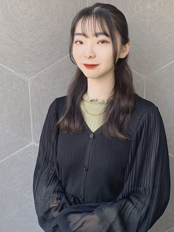 アシスタント女性