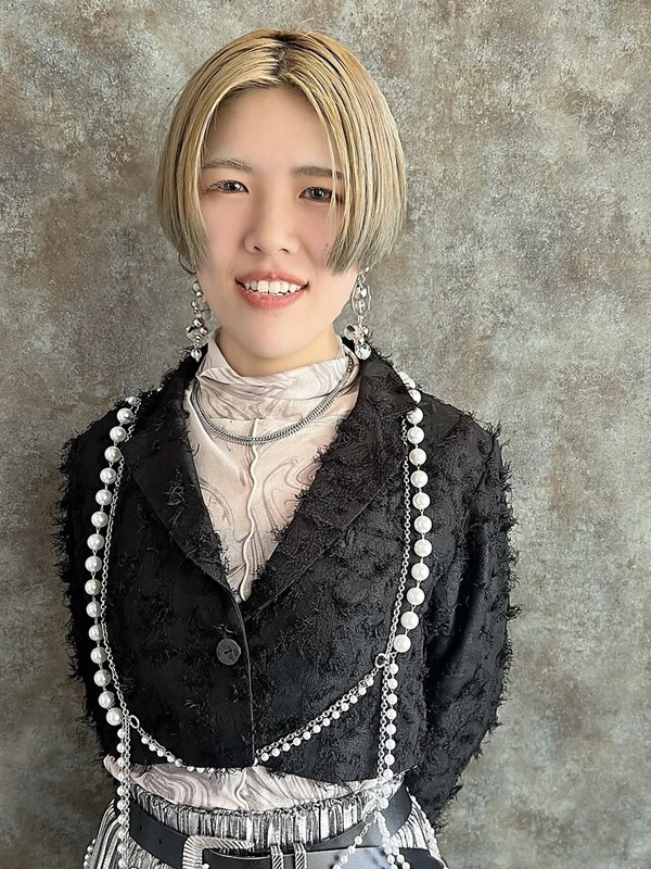 女性スタイリスト